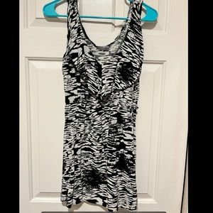 Black and white dress great condition looks great
